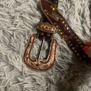 B.b sinon. Belt looks brand new